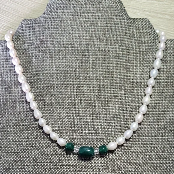 REAL Pearl and Green Agate Necklace - Picture 10 of 15